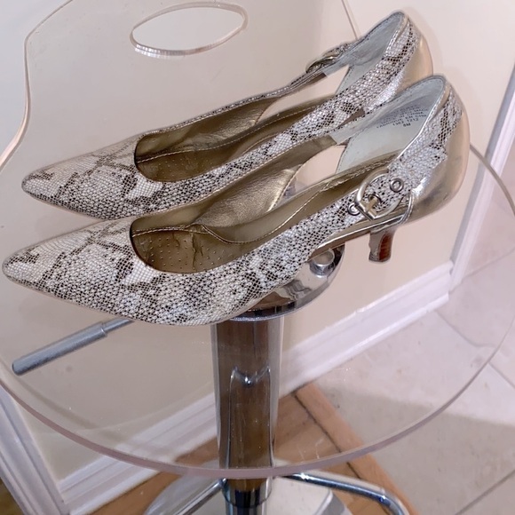 Joan  & David Luxe Series sling back heels 👠 in snakeskin pattern leather - Picture 2 of 7
